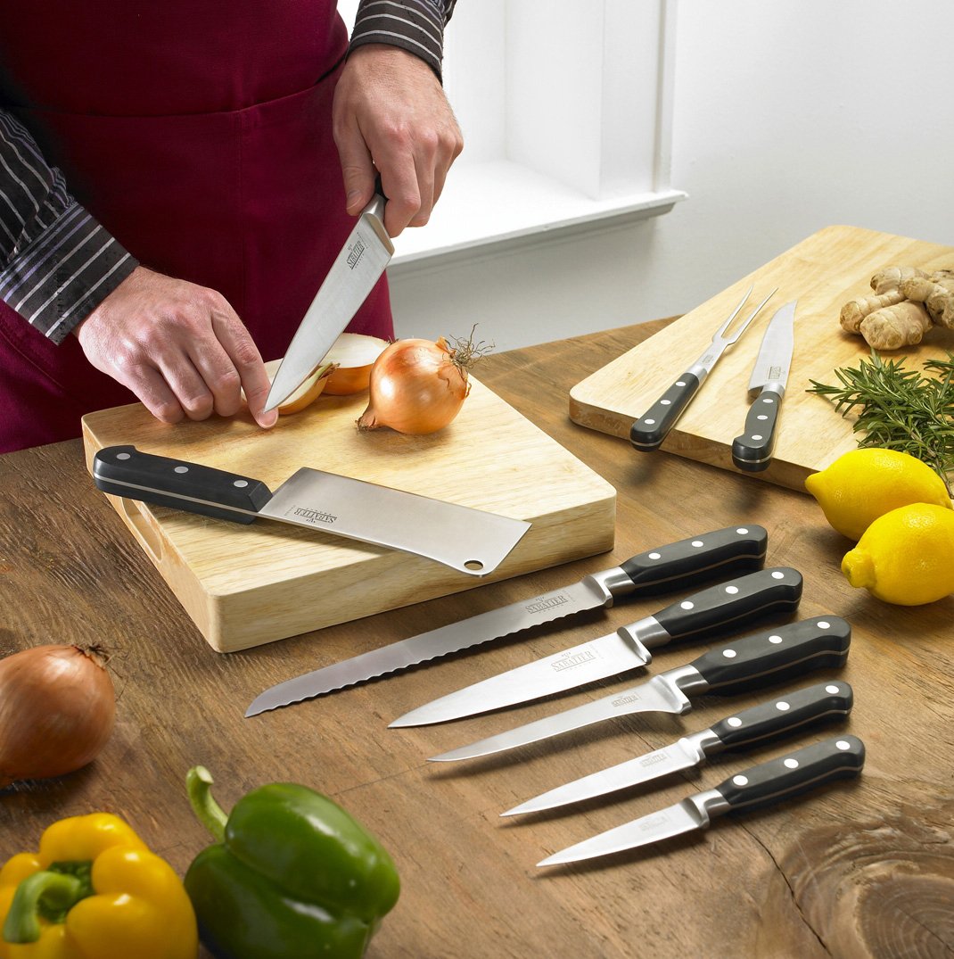 AmefaUK's tweet photo. Cook up a storm this January with V Sabatier knives. Slice, dice, chop and carve your way into the new year. 🍋🌶️🥑 #vsab #sabatier #sabatierknives #healthyeating #cooking #2018 #chefknives https://t.co/uKKSMNkQ6k