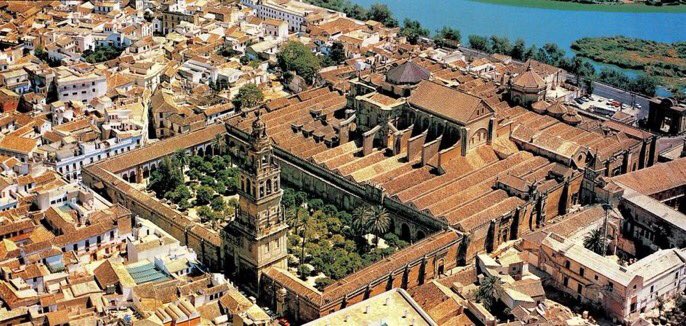 AfricanArchives's tweet image. African moors, who conquered Spain and ruled it for 700 years, were responsible for bringing Europe out of the dark ages. The Great Mosque of Córdoba from their era is still one of the architectural wonders of the world in spite of later Spanish disfigurements.