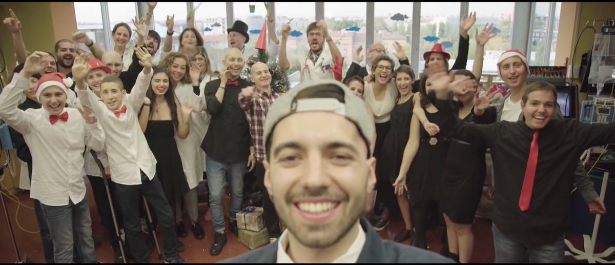 michelataxistro's tweet photo. Canzone e video nel link sono stati realizzati da alcuni ragazzi che sono in cura al centro tumori di Milano.
Per loro sarebbe molto importante riuscire a raggiungere un elevato numero di #visualizzazioni
https://t.co/yJpPlHSgmO
#genovasolidale @ilfioredibianca #solidarieta https://t.co/cXsW0OphLm