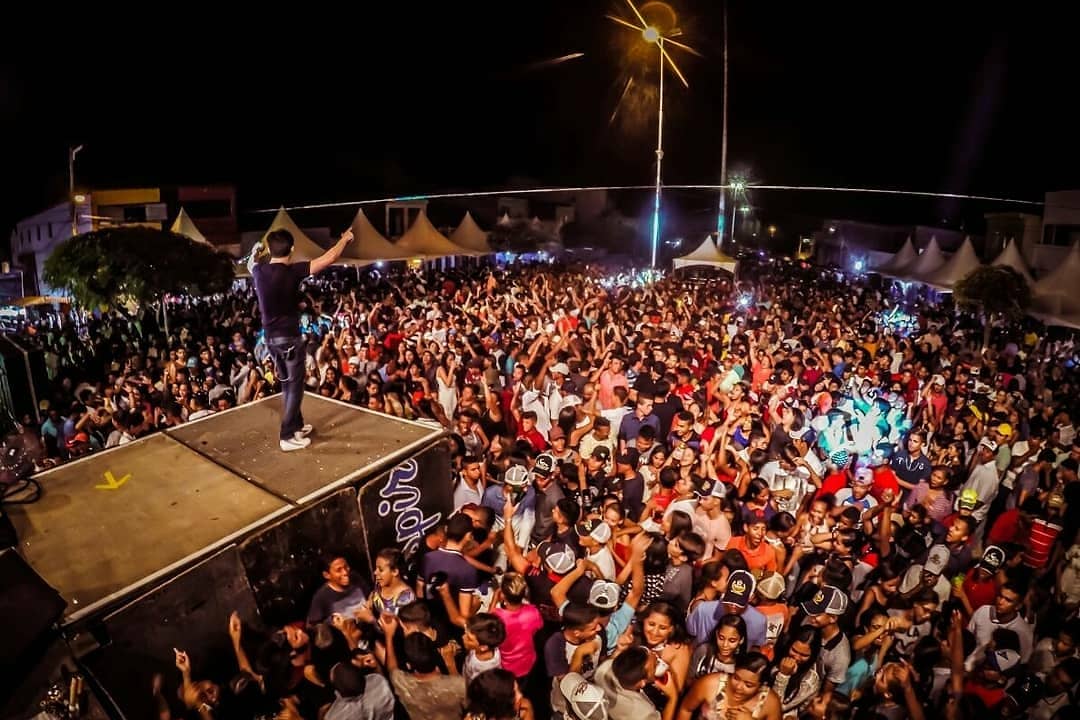 centralpedrinho's tweet photo. Um show incrível do 🅿️🅿️ em plena terça-feira na cidade de Inajá/PE, praça lotada, a  diferença foi enorme. 💥💣🎵✔️🔝🅿️🅿️ #Oppchegou #repertoriodoverao #VaiseAcostumando #teupaisabequetubrinca #ataldasaudade 
📷 @micaellr https://t.co/ds6H74gqKi