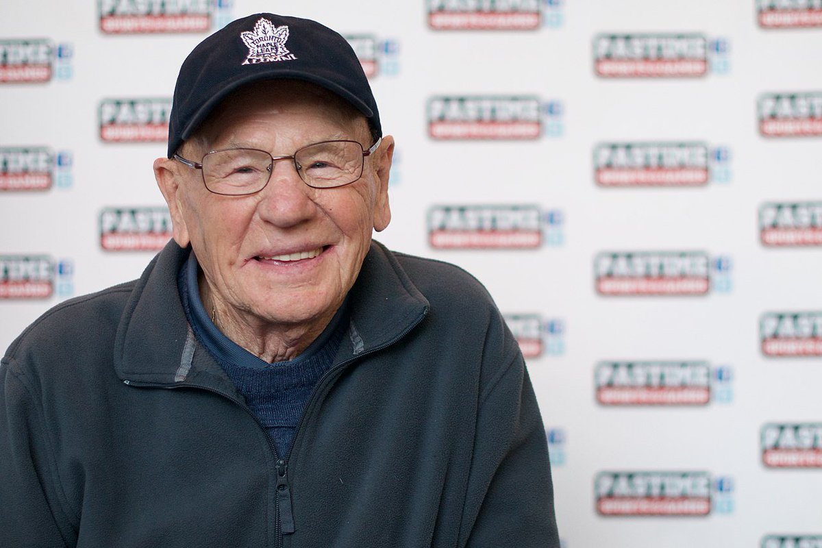 Johnny Bower as he attended a signing in Surrey, B.C., in 2013. Photo by Scott Alexander.