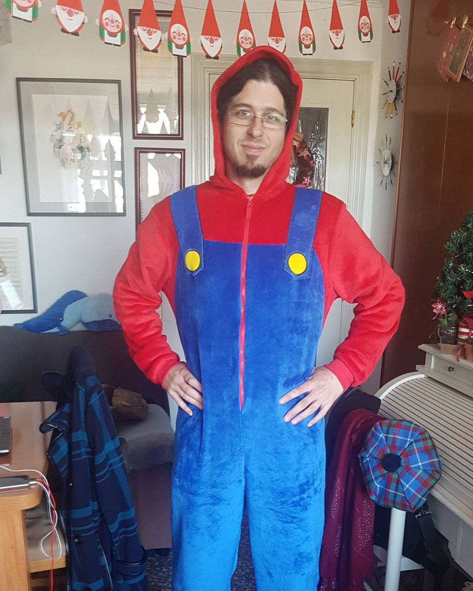 Osan0's tweet photo. Regalo navideΓ±o inesperado de mi padre :) #meparto #supermarioforever #pijamaco https://t.co/9o0IBk5VQl