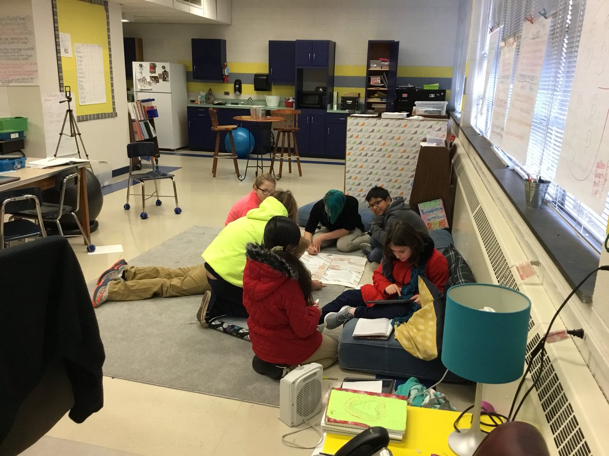 aigcollins's tweet photo. Completing our newspaper projects. #hardworkingkids #rssaig @kellyfeimster @BrookeZehmer https://t.co/wfQr5WLvpK