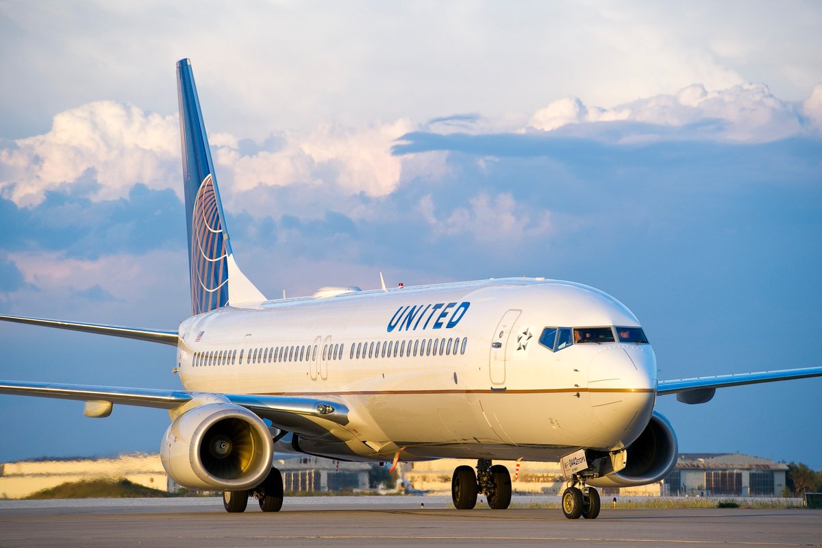 SweeneyABC's tweet photo. United Airlines announces massive travel waiver for 34 airports from Florida to Canada ahead of massive winter storm. All east coast hubs affected. https://t.co/ewqLXKhCmz
