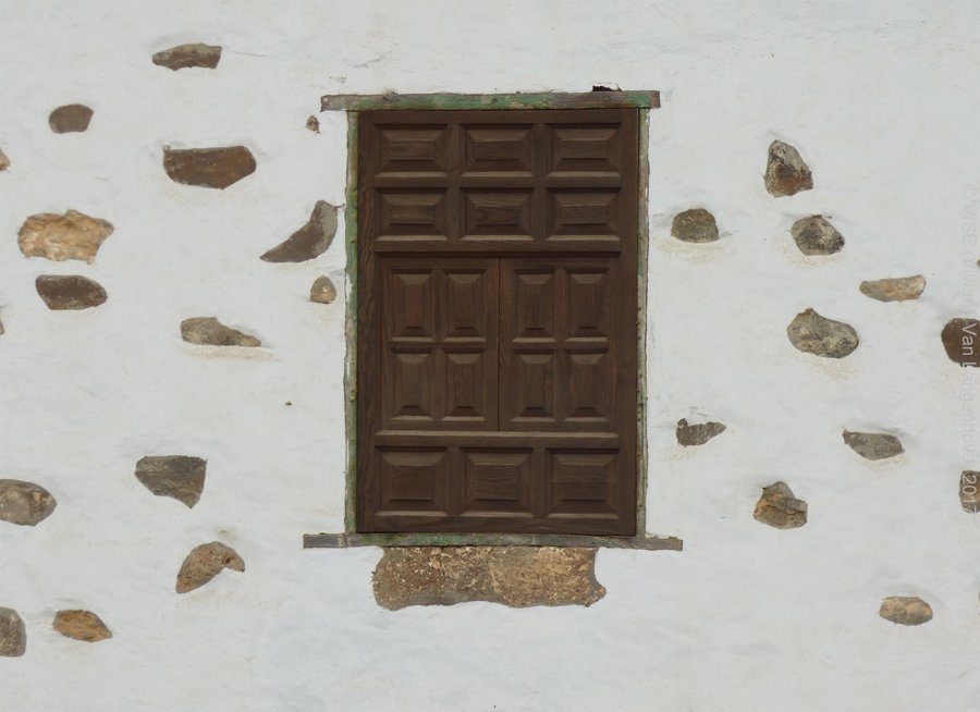 topVISE's tweet photo. Windows of #Fuerteventura #traditional #windows #CanaryIslands #IslasCanarias #travelphotos #architecture #houses #architexture #archilovers #windowslovers https://t.co/3t56osC3On