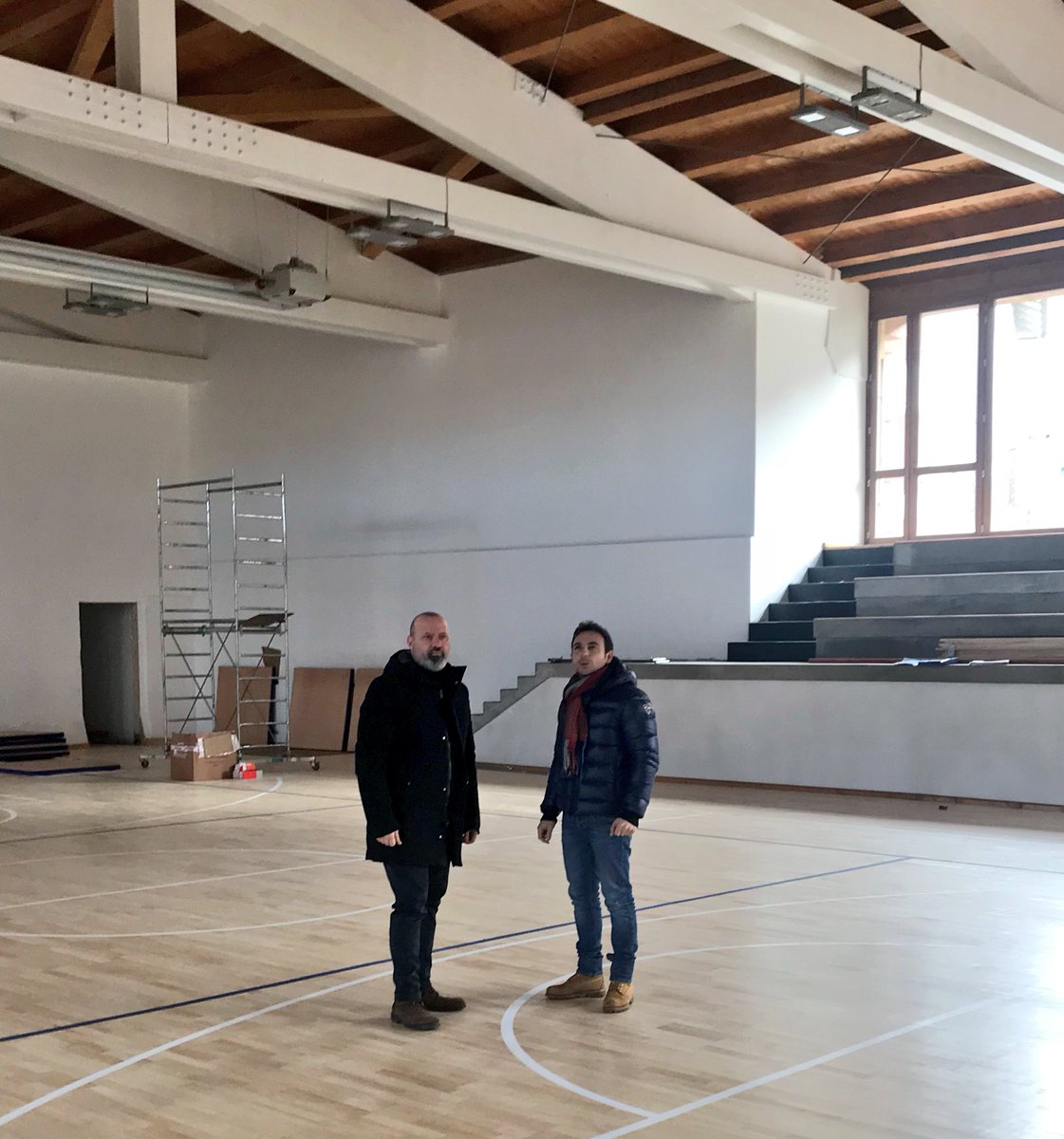 sbonaccini's tweet photo. Con Sindaco Montecreto a visionare cantiere nuova palestra comunale: struttura polifunzionale non solo x lo sport, ma anche x la protezione civile in caso di necessità, grazie a contributo @RegioneER 
Investimento fondamentale x una comunità di mille abitanti Appennino modenese https://t.co/YfRVfmv7gb