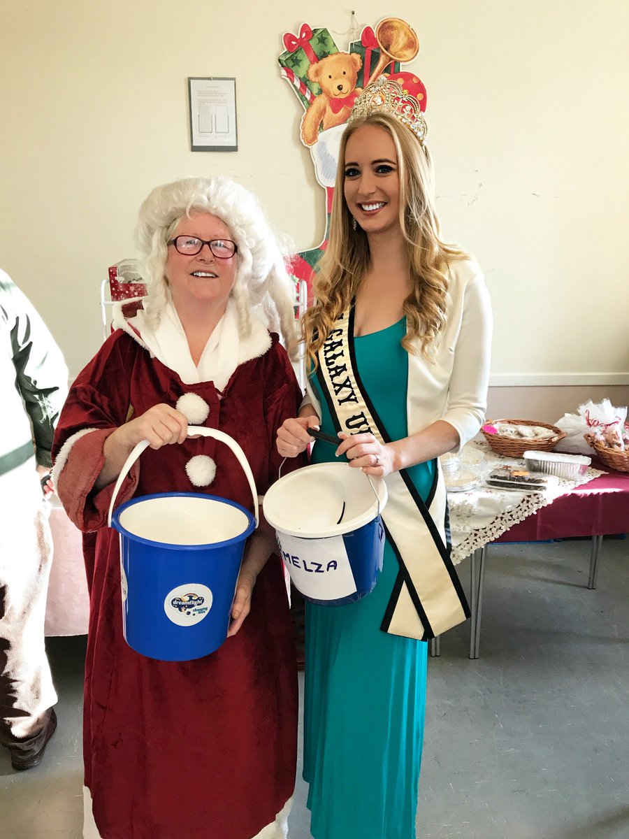 missgalaxyuk's tweet image. Mrs Galaxy UK, @Tarnw, was the special guest at her local Christmas fair!

galaxypageantsuk.com/mrs-galaxy-uk-…