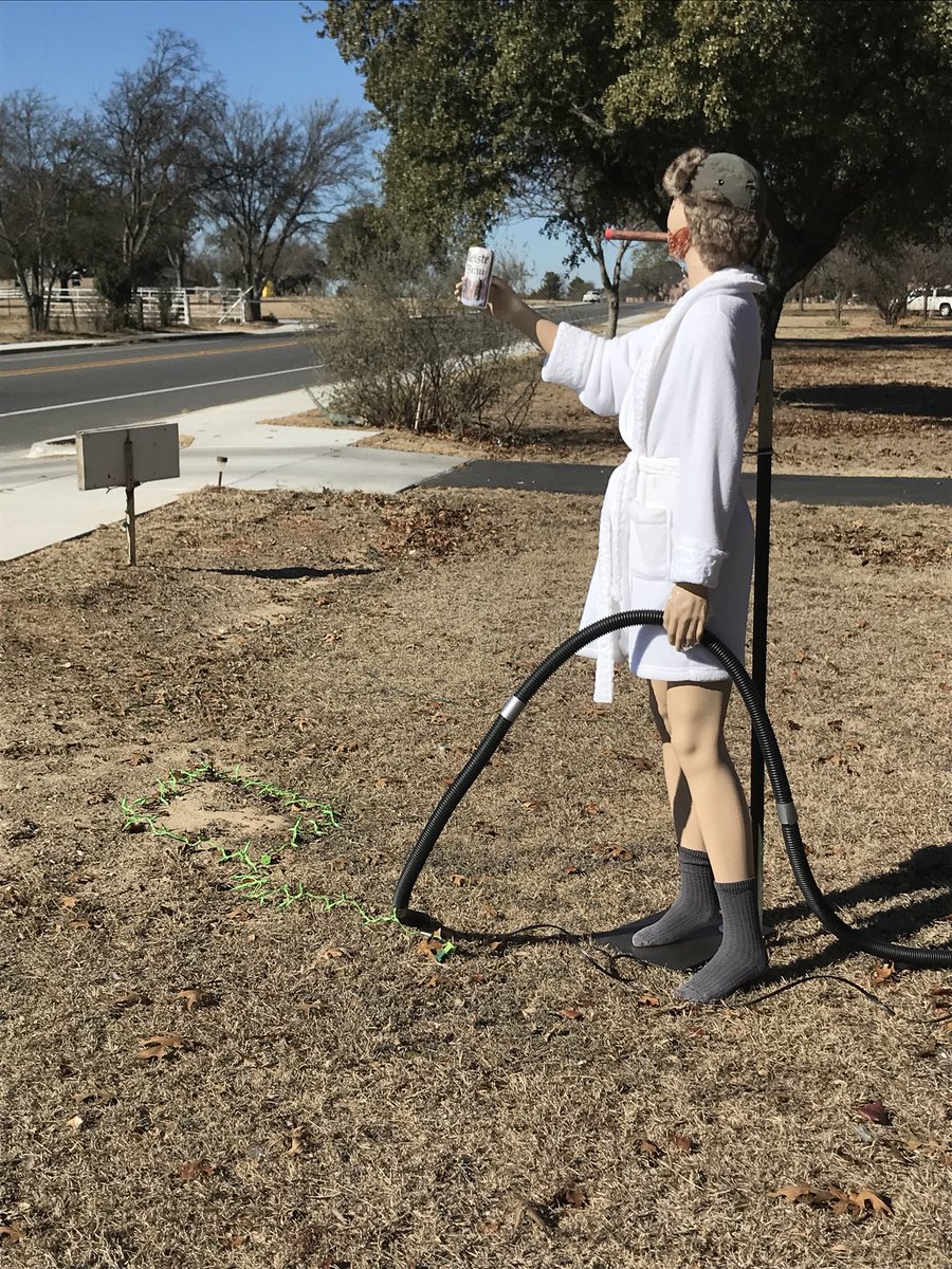 bradley blackburn on twitter delightful decoration spotted in cleburne so glad i didnt miss this before the holidays wrap up christmasvacation - Christmas Vacation Lawn Decorations bradley blackburn on twitter delightful decoration spotted in cleburne so glad i didnt miss this before the holidays wrap up christmasvacation - Christmas Vacation Lawn Decorations