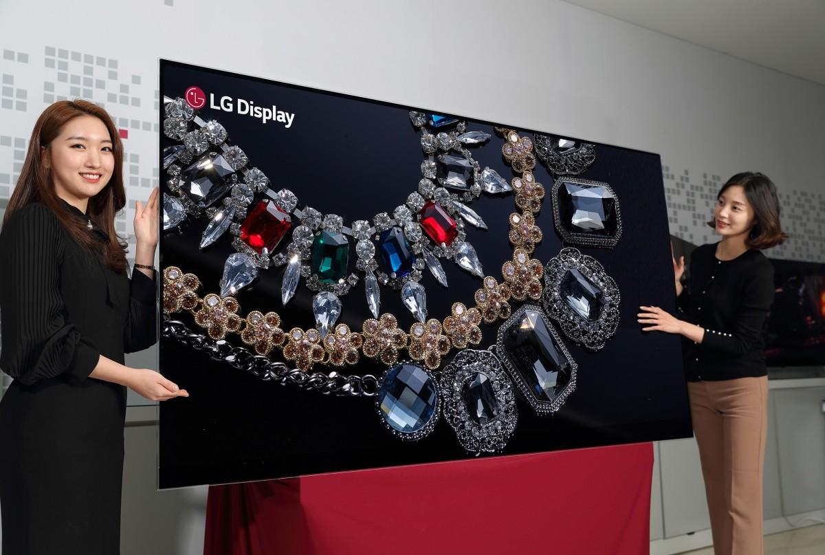 CES's tweet photo. .@LGUS will show off the world’s first 8K OLED display at #CES2018 https://t.co/8Yahv5IQ4I via @TWICEonline https://t.co/EiXqtogkKV