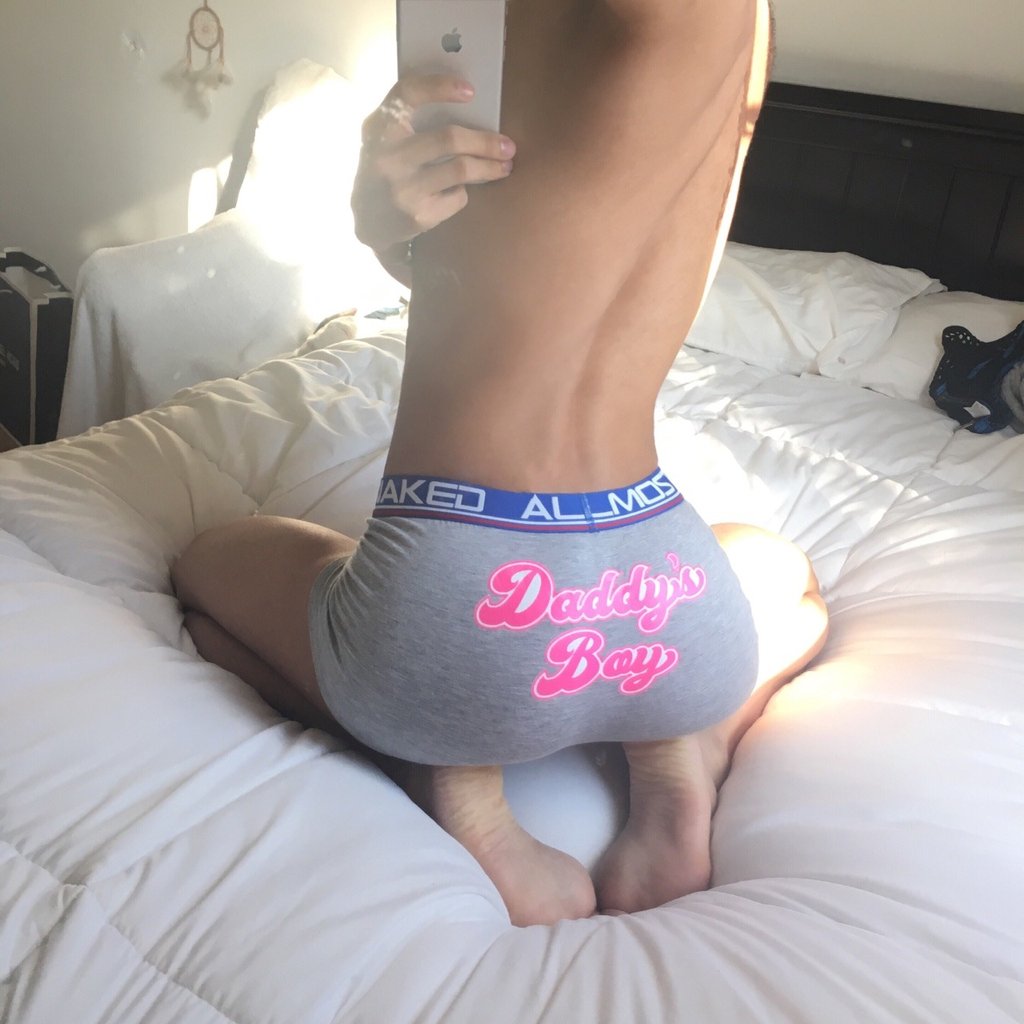 xo_nsfw's tweet photo. jongin baby?? https://t.co/LGCTeF7ke4