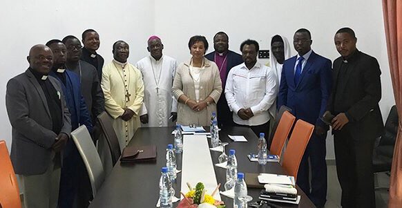 Abakwainfo's tweet photo. Commonwealth Secretary-General calls for peace and unity during visit to southwest Cameroon
https://t.co/LwfMKLcfts
#FreeAllArrested
#FreeMancho
#FreeNdangoh
#FreePenn
#Ambazonia
#Manyu
@amnesty
@hrw
@UNHumanRights
@BBCAfrica
@CNNAfrica
@innercitypress
#Cameroon https://t.co/eIIXTFHweO