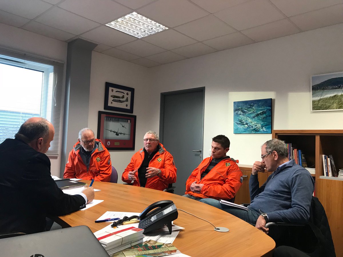 Réunion de travail avec les responsables des <a href="/SauveteursenMer/">SNSM</a> de #Divessurmer pour trouver le financement nécessaire à la réparation de leur bateau.Quand la traditionnelle solidarité des gens de mer gagne ceux de la terre tout devient possible. <a href="/sergemarie15/">Serge Marie</a> <a href="/Pm_Germain/">pm-germain</a> #Mouraret