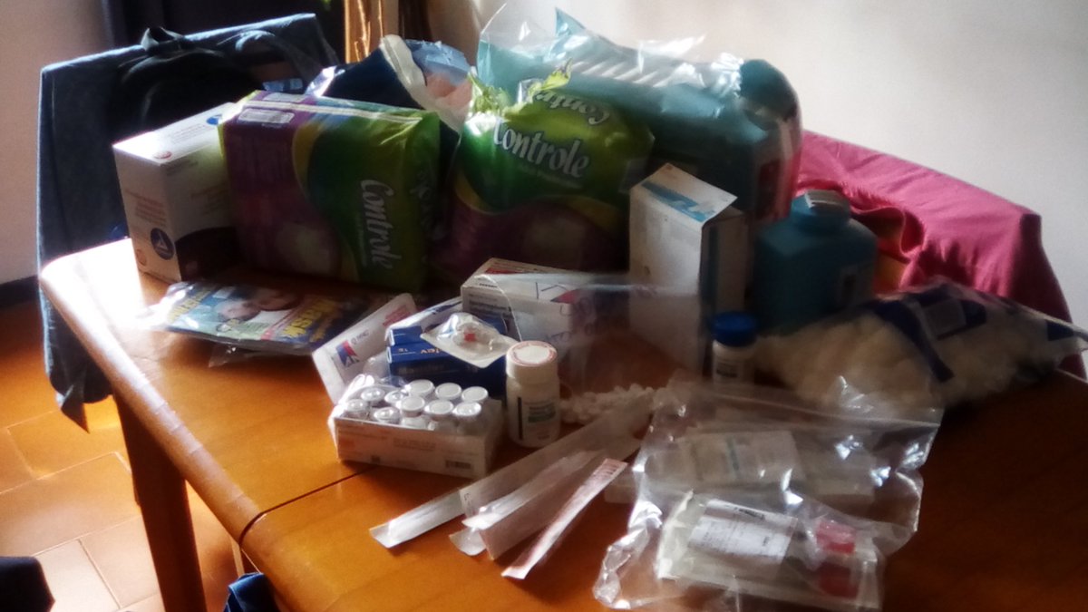 mauricioccs's tweet photo. Saliendo al hospital Universitario de Caracas a entregar medicamentos, insumos médicos y artículos de uso personal a personas con VIH hospitalizadas! #VIH #CrisisHumanitaria https://t.co/85DeqVs0XS