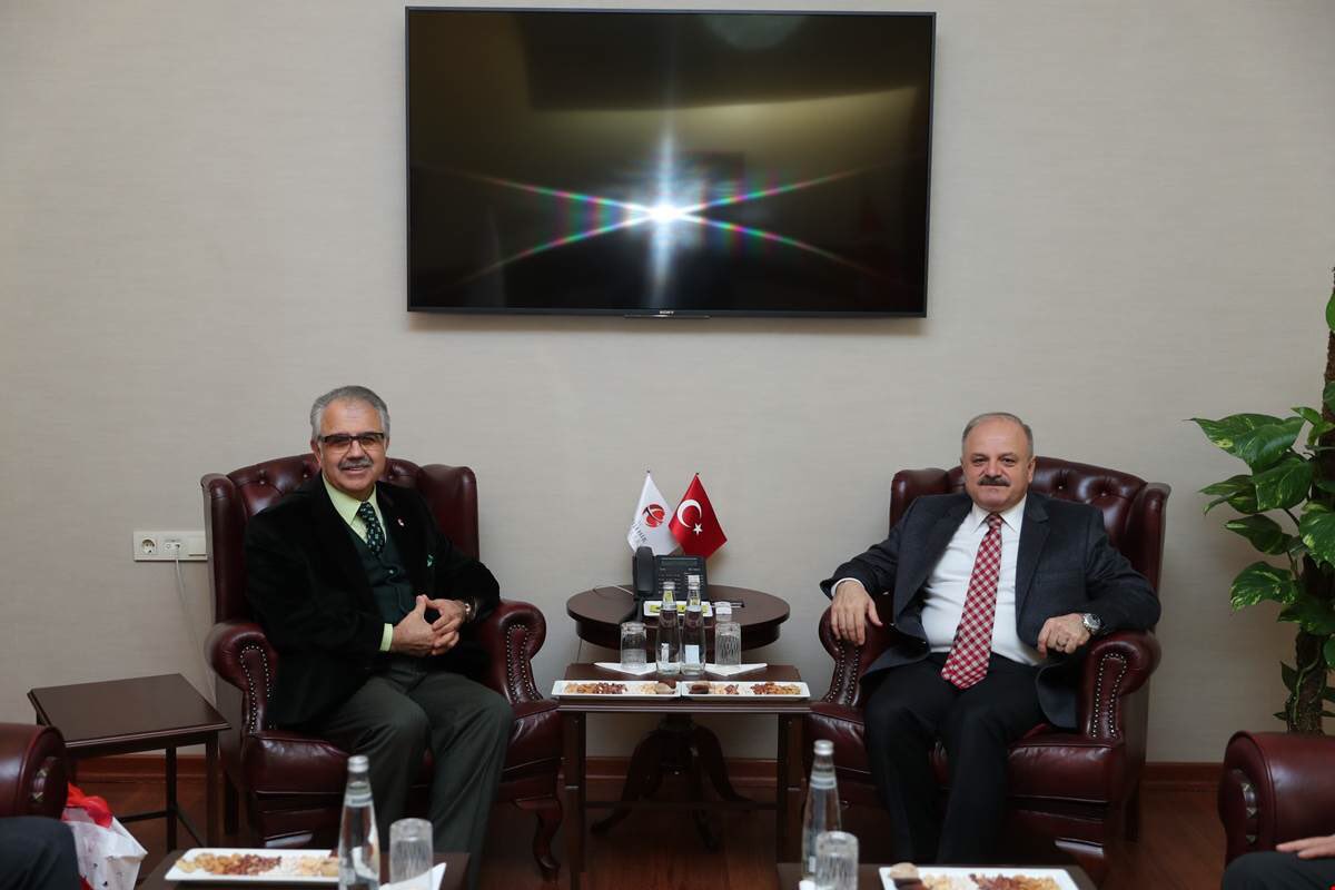 ozdemircakacak's tweet photo. Ankaradaki Sakaryalılar Vakfı Başkanı sayın İrfan Çelik beraberindeki heyetle birlikte Valiliğimizi ziyaret ettiler https://t.co/0govMTfXKf