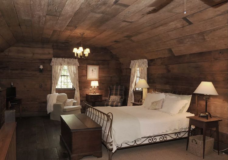 Most Haunted Places in America You Can Rent on Airbnb… If You Dare ~ theoccultmuseum.com/8-haunted-plac…