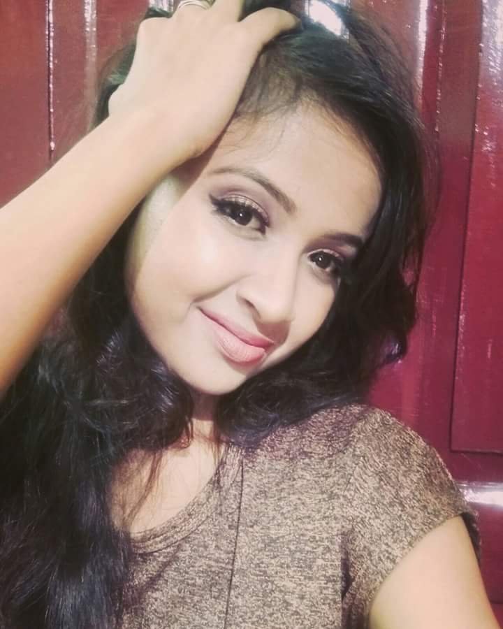 Rii_rc's tweet photo. Winter is all about trying different colors. And this is my winter soft and elegant color. 

#makeuptime #makeulooks #winterlook #elegant #elegance #softlooks #makeup #lookbeautiful #nudelips #nudelipstick #boldeyes #gorgeous #blogger #BeautyBlogger #bblog #beauty https://t.co/4v45tiCaSf
