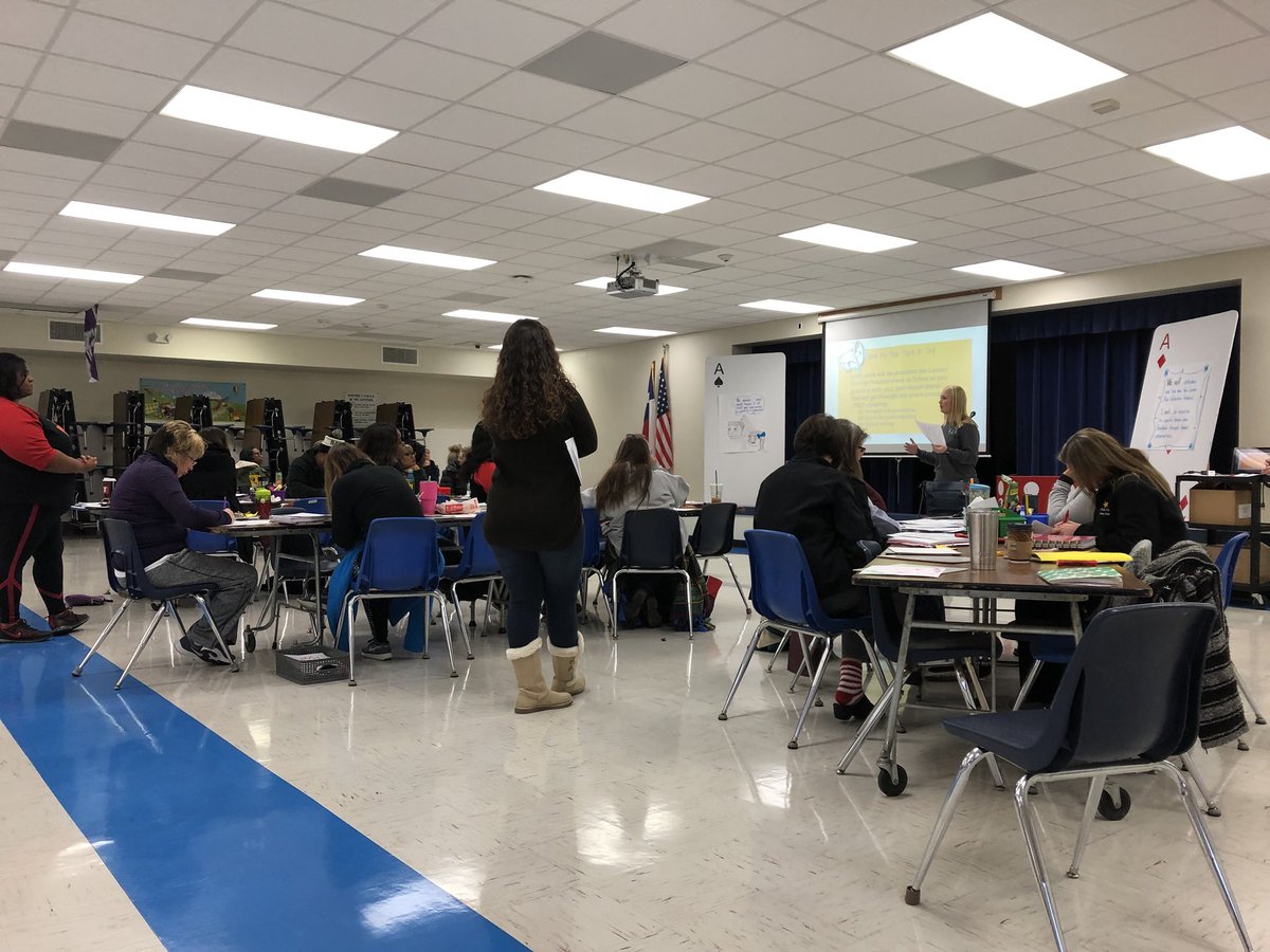 kdnix's tweet photo. Teachers teaching teachers! https://t.co/8zSpAk33g7