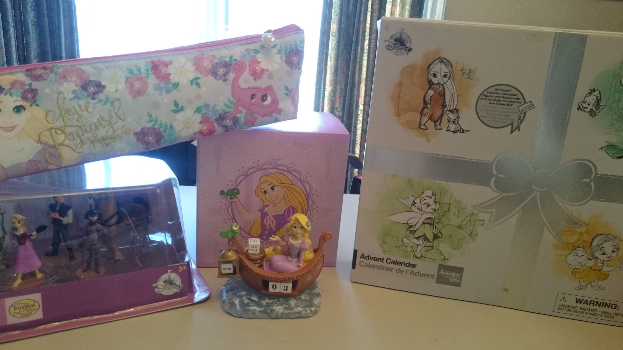 Jasmine Al Twitter ディズニーストアでおもちゃを爆買い クリスマスから 欲しかったアドベントカレンダーや ラプンツェルのカレンダー フィギュア アイロンケース これだけ買っても4千円台 75 と50 オフの奇跡 スターウォーズに夢中な人をメルヘンにしてやった