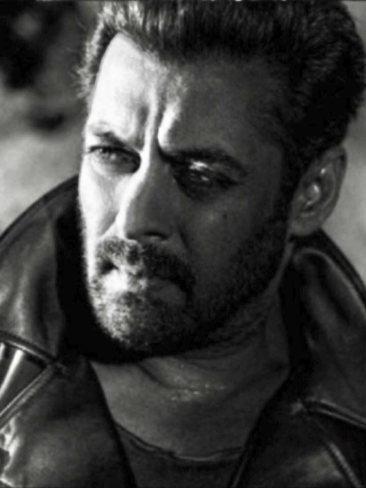 BSKFanClub's tweet photo. HOTTEST Rugged Man On Earth…😎
Photoshoot of #SalmanKhan for #Vogue India December 2017. 😍🔥😘 https://t.co/O5vzQl6C7T