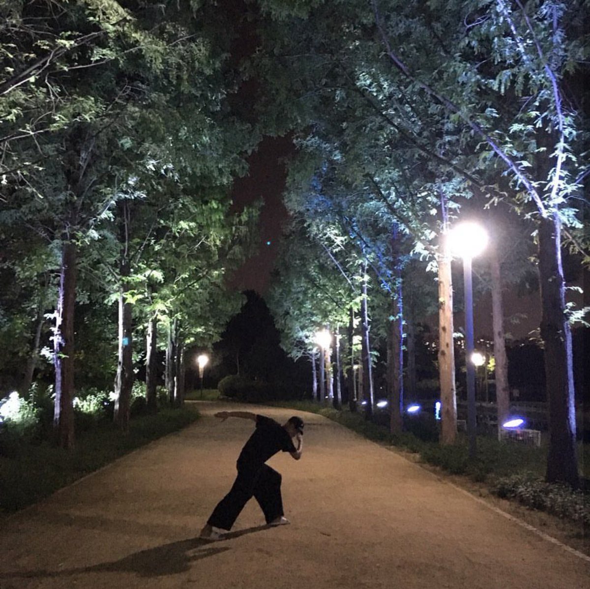 ultftisland's tweet photo. a li(gh)t in the forest πΏβππ²π±π #primadonnaselcaday #myprifriendsmademedoit #jejimademedoit #justdabit #aintevenaselca #aintevensorry https://t.co/TdaG7oAWnl
