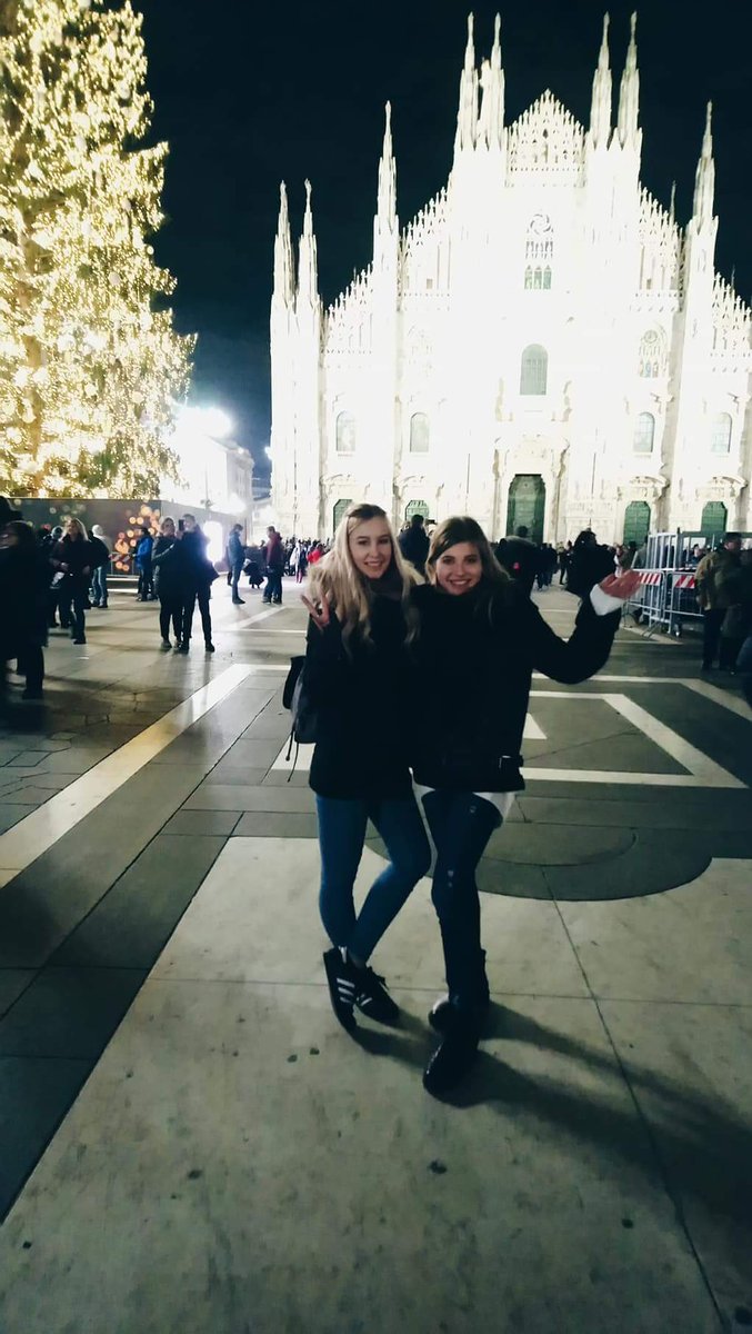 Mel_DarkAngel's tweet photo. Melcia i @Harry_DarkAngel pozdrawiają bardzo serdecznie z Mediolanu i przesyłają dużo miłości. 💜🇮🇹 (jak zawsze nie umiem się zdecydować na jedno 😂) 
Always in my heart Gabi. https://t.co/IAtEvrSRAC