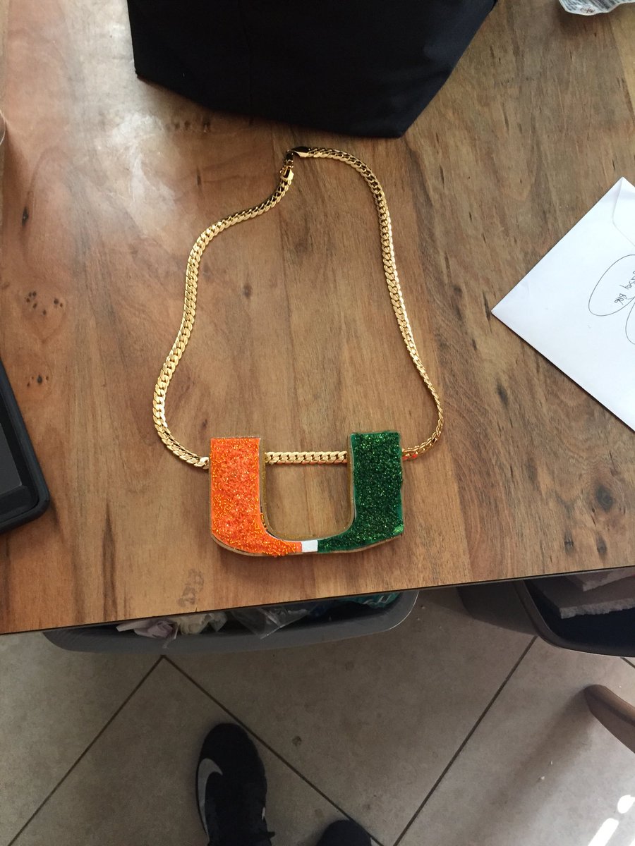 JamesKeeney80's tweet photo. @sharpdressedj you gotta step your turnover chain game up #podcaster #daylate @CastronovoShow @ThatLuisDiazGuy https://t.co/pBw6l860Zf