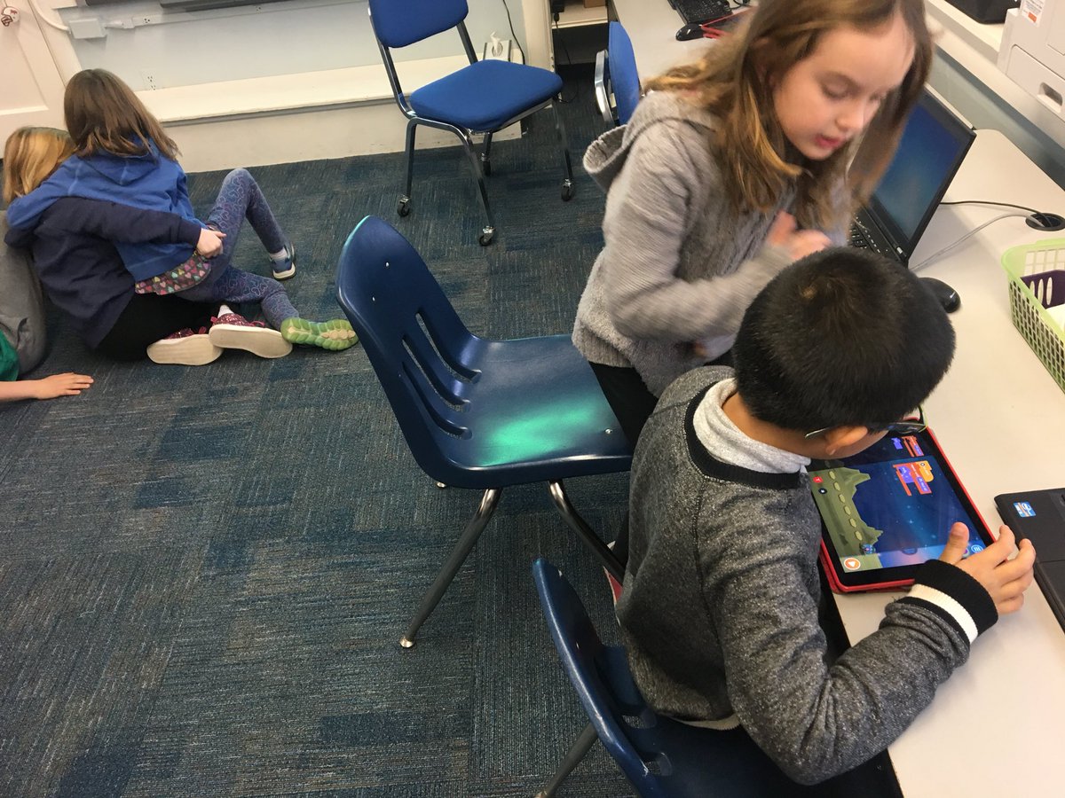 andy_hanes's tweet image. First day back in 2018! Making #HourOfCode the #YearOfCode Happy New Year! @gotynker