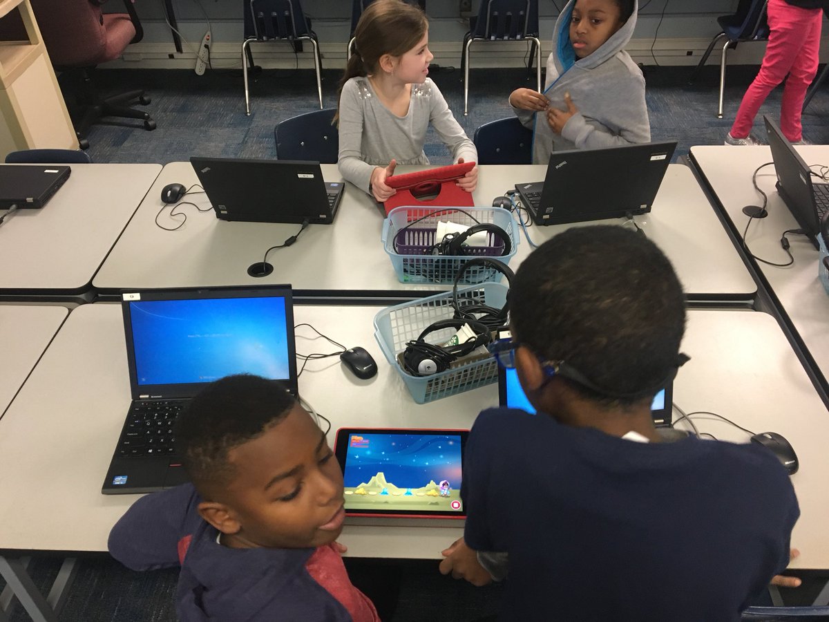 andy_hanes's tweet image. First day back in 2018! Making #HourOfCode the #YearOfCode Happy New Year! @gotynker