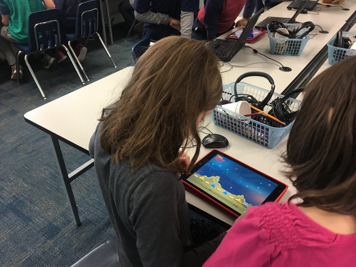 andy_hanes's tweet image. First day back in 2018! Making #HourOfCode the #YearOfCode Happy New Year! @gotynker