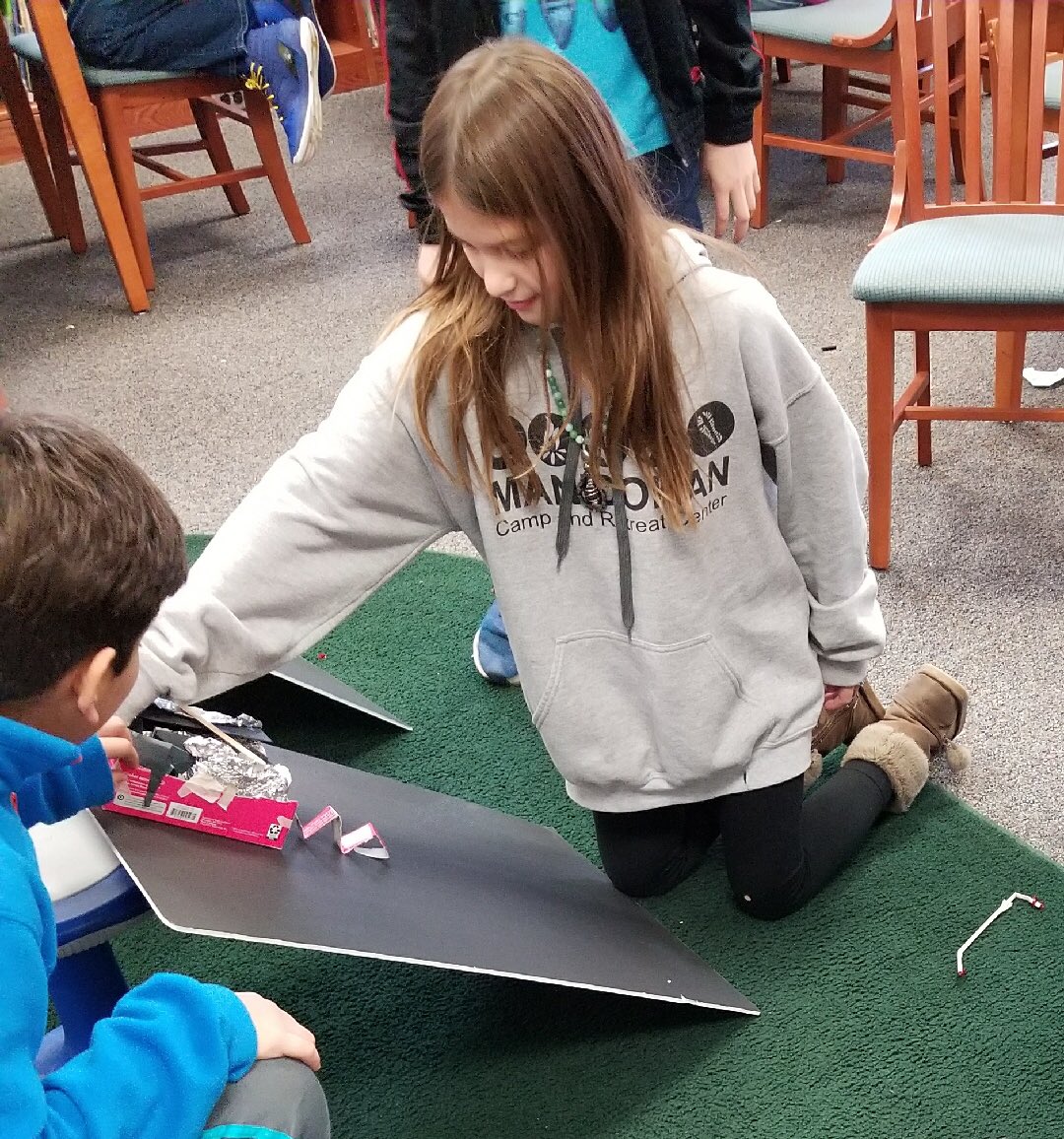 FolgerMacCAKrew's tweet photo. @FolgerAACPS @AFallsPETeach 5th grade students using STEM concepts in media to build rooftop ramps for Santa's Sleigh.  Happy New Year!!! #AACPSAwesome https://t.co/gfASQdETaa