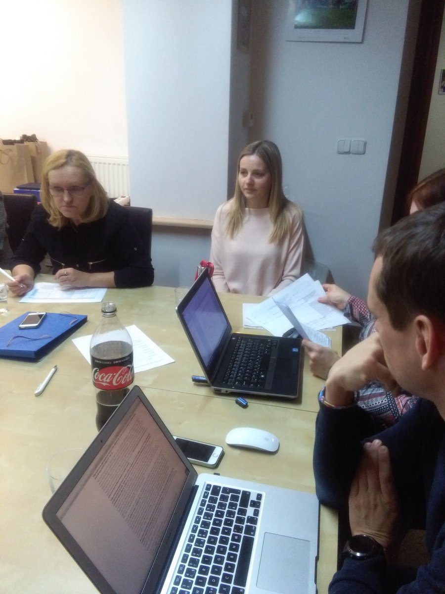 Srdcervaci's tweet photo. Grantová komise právě zasedá. Srdcerváči rozdělí mezi zaměstnavatele lidí se zdravotním postižením a podnikatele se zdravotním postižením rekordních 628 tisíc korun. Už 17. ledna prozradíme, koho jsme podpořili. Máme velkou radost a děkujeme všem dárcům. https://t.co/deGbyynnAg