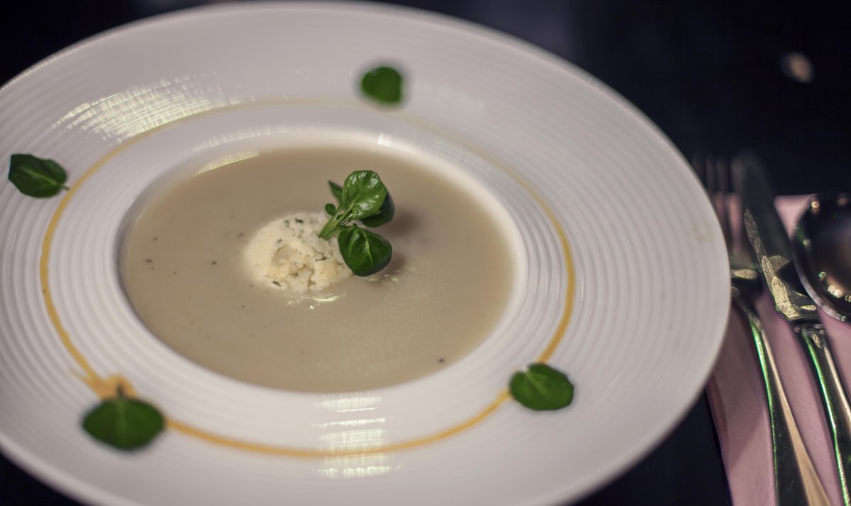 DukeAndCoachman's tweet photo. After over-indulging on Christmas food, we’ve decided to go for something light &amp; healthy for our next meal in The Duke &amp; Coachman… Check out our fab Potato and Leek Soup! Available for lunch and dinner! 

Fancy something else? Full menu available here: https://t.co/V9rOim5tNc https://t.co/A76XPtwz93