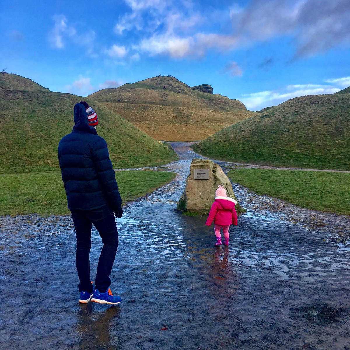 AlnwickLittle1s's tweet photo. We ventured out of #Alnwick this morning for a little walk to blow away the cobwebs around the beautiful @Nlandia 

Glad this little one had her wellies on as there were plenty muddy puddles to jump in!

#Northumberland #Northumberlandia https://t.co/k4OHmDZrgP
