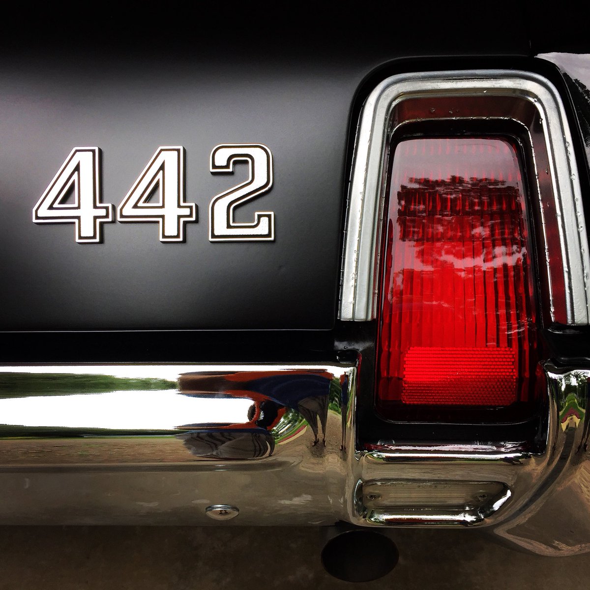 atomic_speed's tweet image. Watch me vinyl wrap my Cutlass trunk on Atomic Speed Garage YouTube channel.