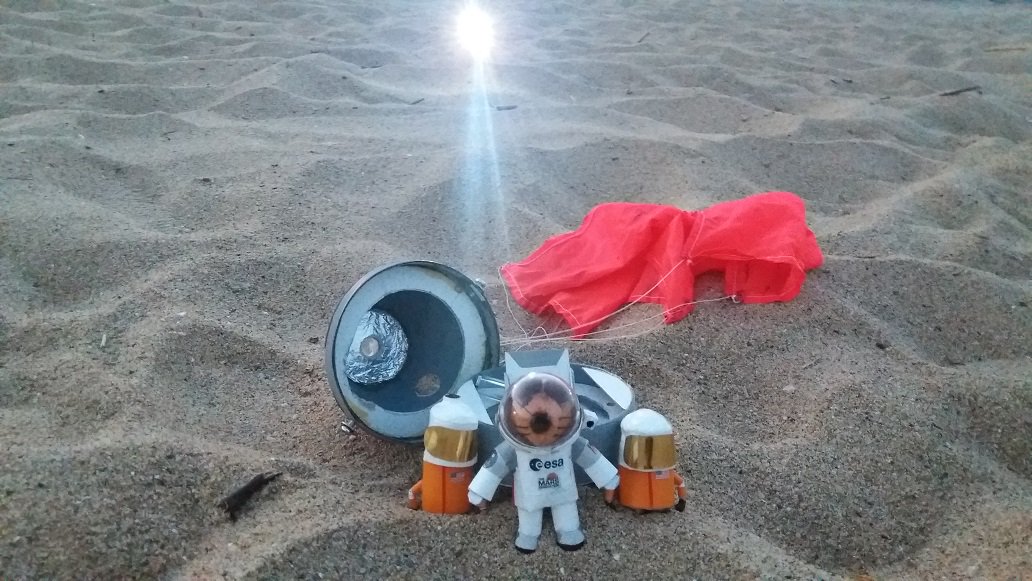 Mausonaut's tweet photo. ... alle weiteren Infos zu dieser super spannenden 4. Mission zur @MoonDotStation inkl. Infos zur Landung am 18. 4. in #Florida gibt es natürlich in meinem Missionstagebuch! #mein2017 #MINT #MoonDot #MoonVillage https://t.co/SU1ayOjuTP https://t.co/oO5JoKvYdg