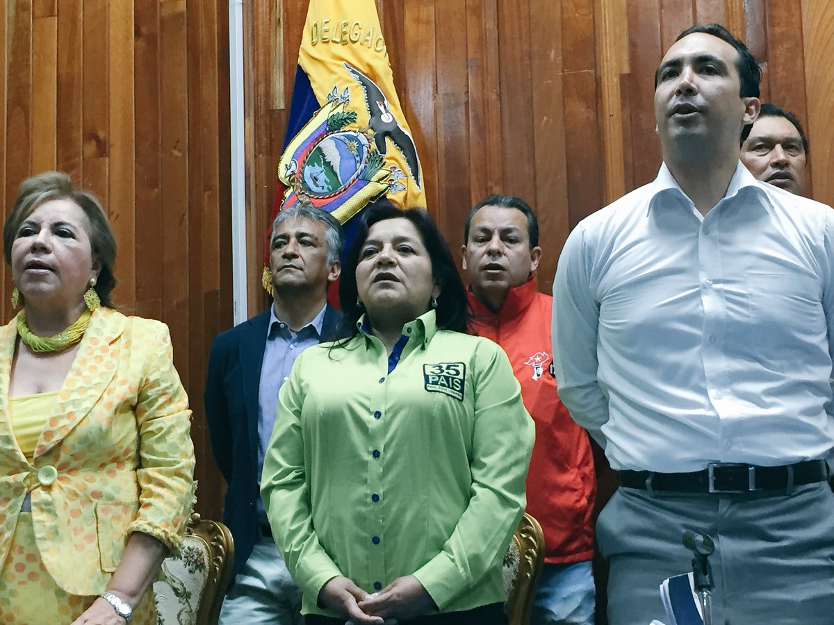 Las organizaciones sociales de #Loja, como; MIR, Democracia Si, Nueva Democracia, COS, Partido Socialista, Centro Democrático, Poder Ciudadano, Fuerza Ecuador, le dicen SI a la #ConsultaPopular2018 Vamos #Loja7VecesSi <a href="/Lenin/">Lenín Moreno</a> <a href="/AcaroPatty/">Patty Acaro</a> <a href="/eleduja/">Eduardo Jaramillo Aguirre</a>