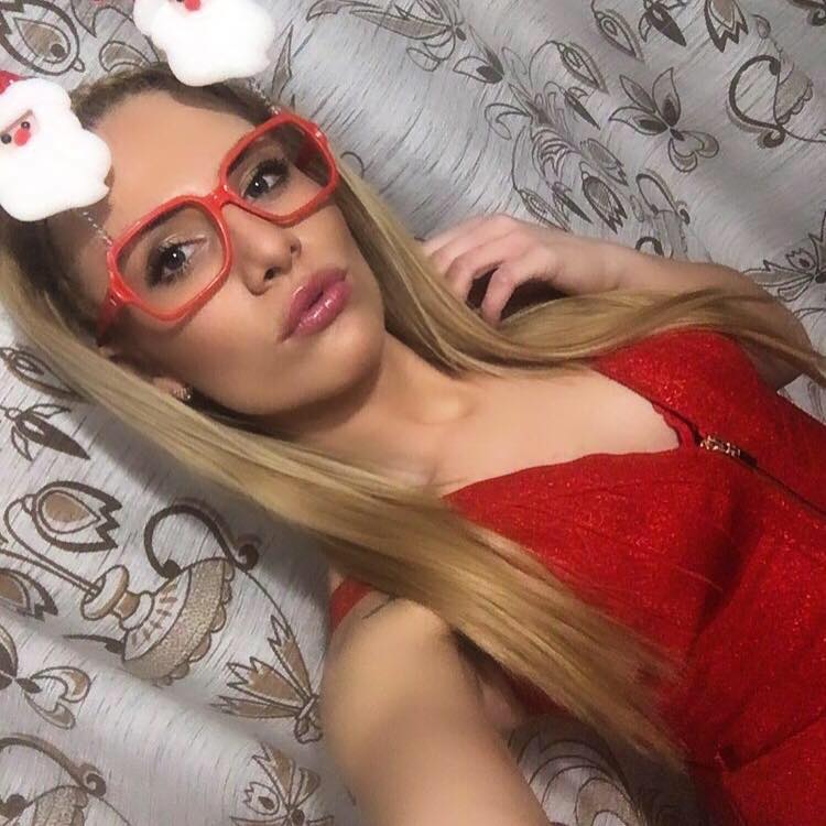 _NaughtyButNic's tweet photo. #NewProfilePic https://t.co/SonLFgnqv1