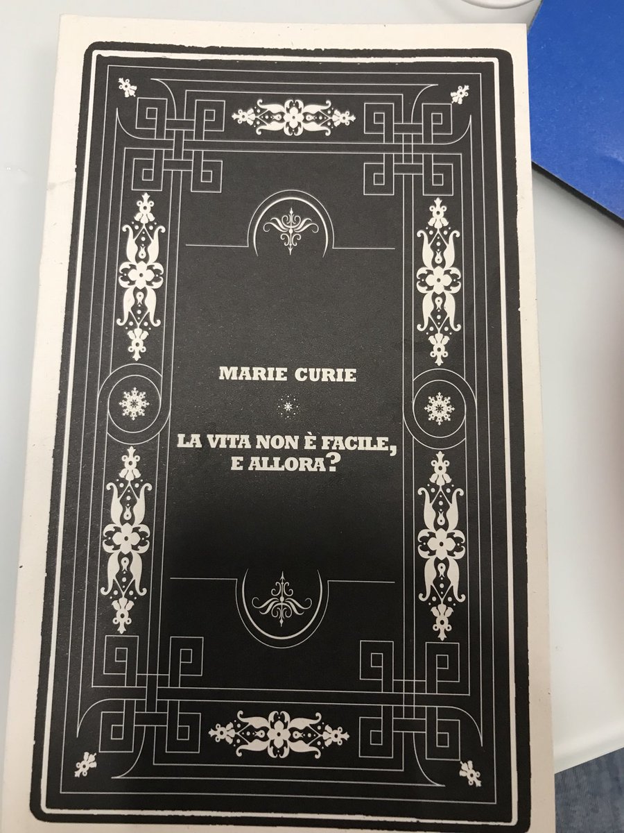 CarmenChierchia's tweet photo. Quarto libro dell’anno (ieri ne ho comprati altri due) grazie ad una amica speciale @FedericaBocci e al nostro percorso #LAWItaly @DLA_Piper_Italy La vita non è facile, e allora? https://t.co/CtvinA0CyH