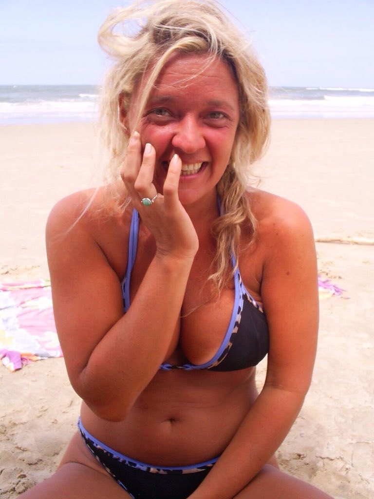 quepaische's tweet photo. Esta es Mariana Moyano, ex 678, 
Se la pasó todo el año hablando de hambre, ajustes, desocupación ñam,ñam,ñam,ñam... todo para que vos cacarulo salgas a romper la ciudad.

Donde está de vacaciones? En el Norte de Brasil, mientras vos estas aguantando  el calor abajo de un árbol. https://t.co/uHd5GW1ar7