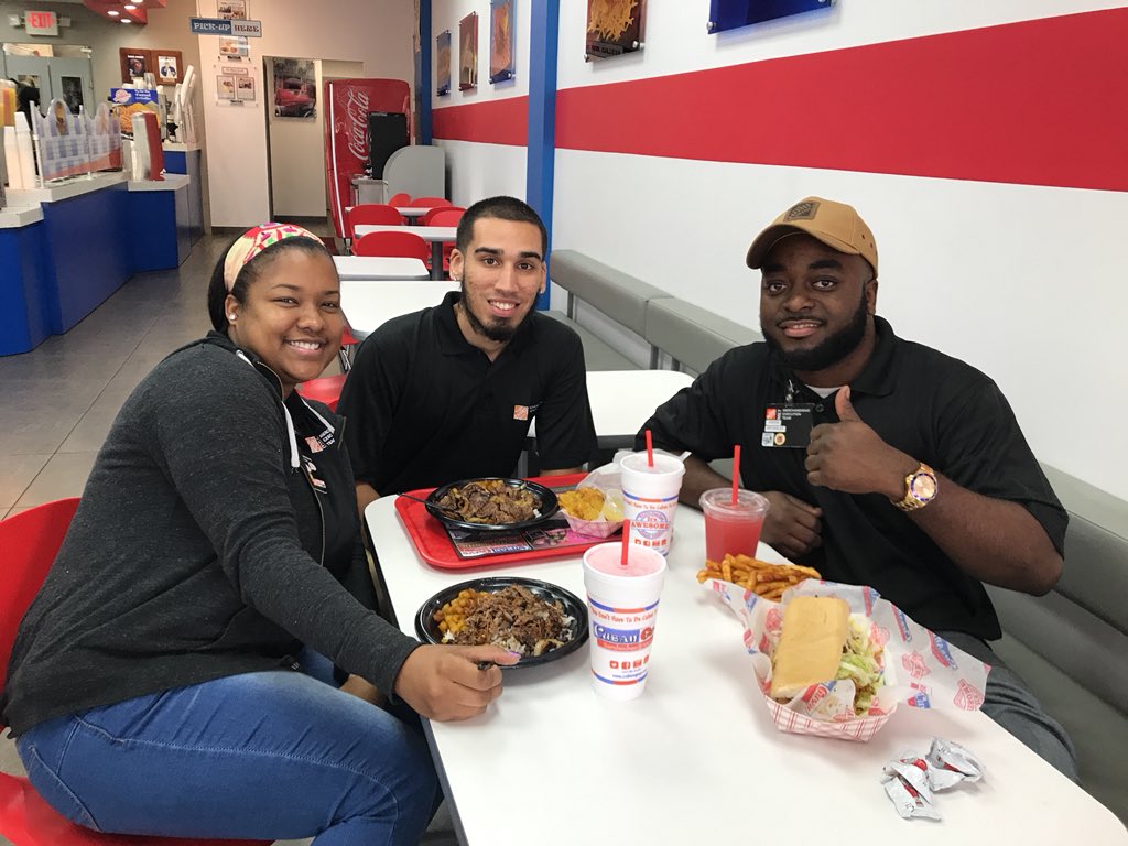 Marco_sflMEM's tweet photo. Thanking my 251 MET Sup team executing 2018 spring sets! @cubanguys lunch! https://t.co/NHNaQefR3O