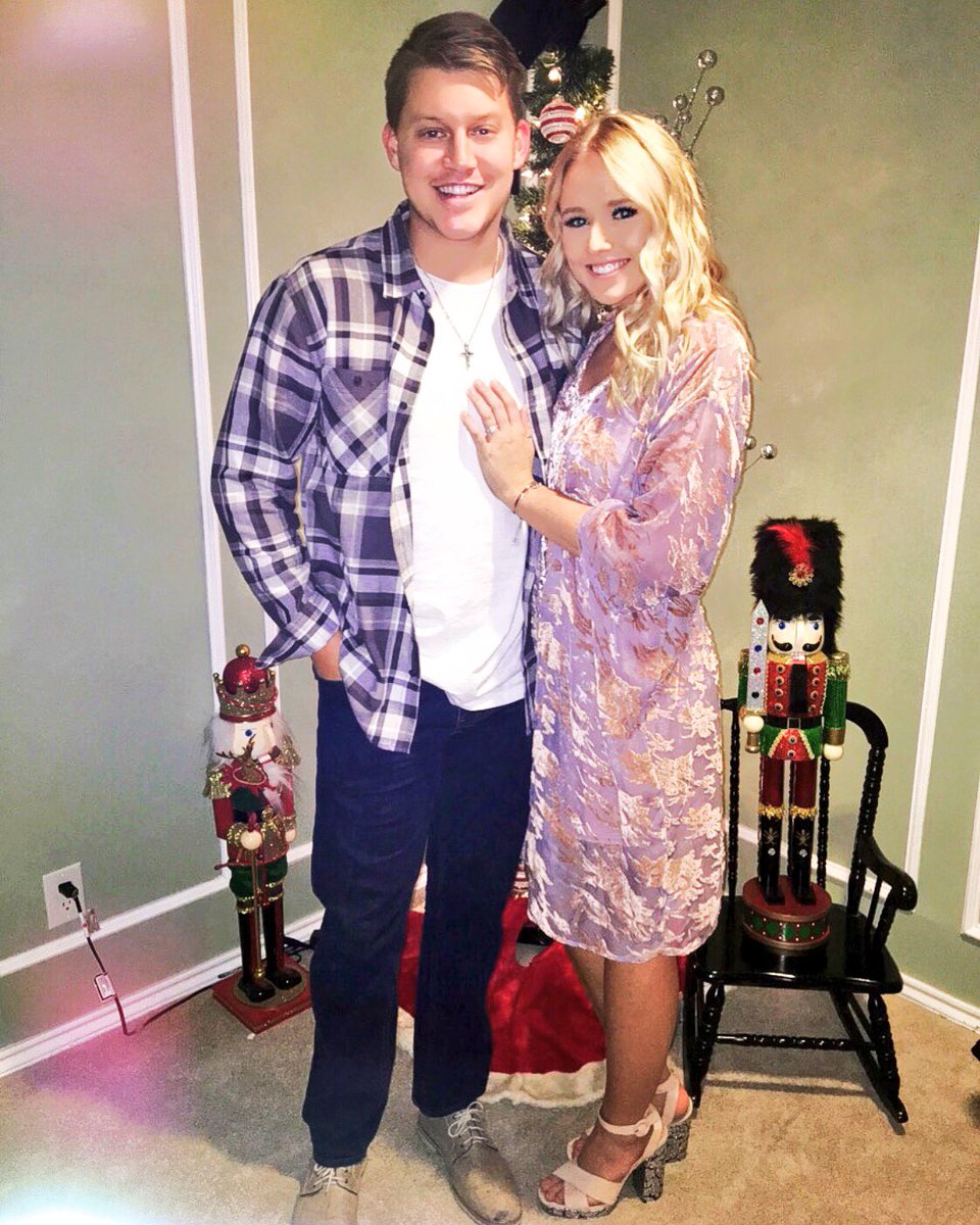 abby_kai's tweet photo. 2018. The year i marry my best friend. ❤️ #foreverfuchsed #199daystogo https://t.co/FHPsH8At1Q