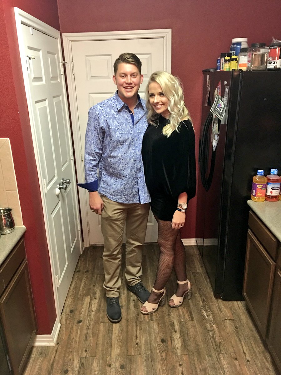 abby_kai's tweet photo. 2018. The year i marry my best friend. ❤️ #foreverfuchsed #199daystogo https://t.co/FHPsH8At1Q