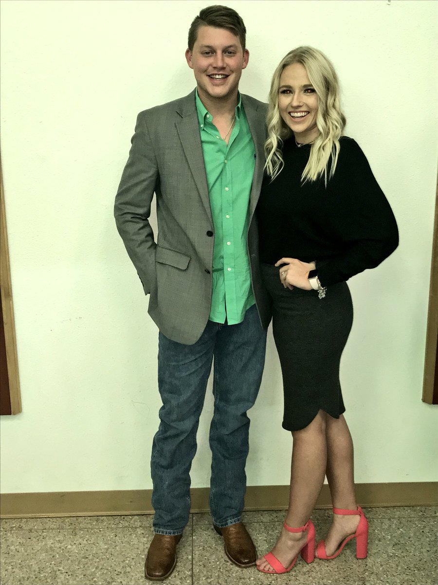 abby_kai's tweet photo. 2018. The year i marry my best friend. ❤️ #foreverfuchsed #199daystogo https://t.co/FHPsH8At1Q