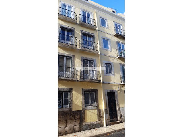 2 bedroom apartment fully refurbished with terrace of exclusive use with 10m2.

titanium-property.com/imovel/apartam…