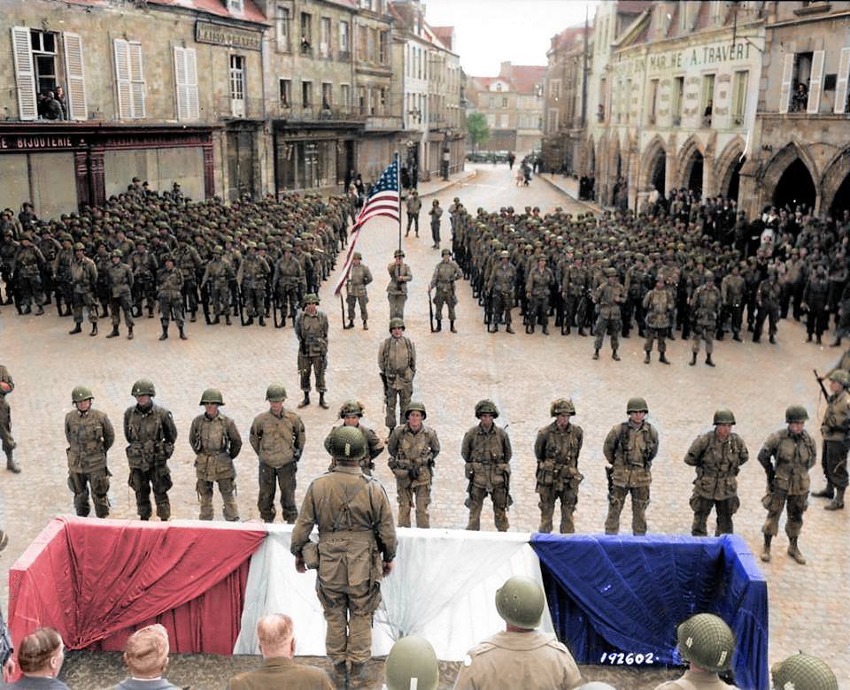 Threadfilament's tweet photo. #101st #Airborne medal ceremony, #PlaceDe La République #Carentan....: 101st Airborne medal ceremony, Place De La République Carentan. via reddit Standing left to right facing Maj Gen Maxwell is: -Brig. Gen. Anthony C. McAuliffe, 101st Artillery -LTC… https://t.co/5G2HZHJPQn https://t.co/ocTmKqp6jW