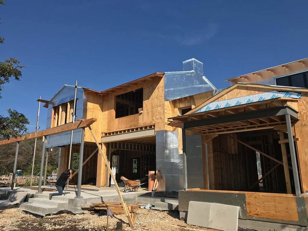 MattRisinger's tweet photo. Beautiful day here for #framing Weatherization coming along too. Using @poly_wall #alumaflash on this #lakeaustin #build with @shifletgrouparchitects #architecture #construction #plywood https://t.co/XD3vxysRtN https://t.co/4nKnHaaBE1