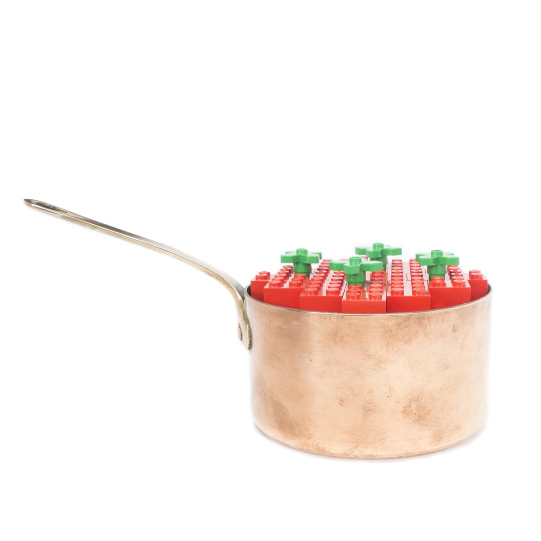 human_object's tweet photo. Human thing 1 or cooking tomato-basil bricks sauce in a beautiful copper saucepan. #art #comtemporaryart #humanthings #frenchart #lego https://t.co/rN9WbX5bXn