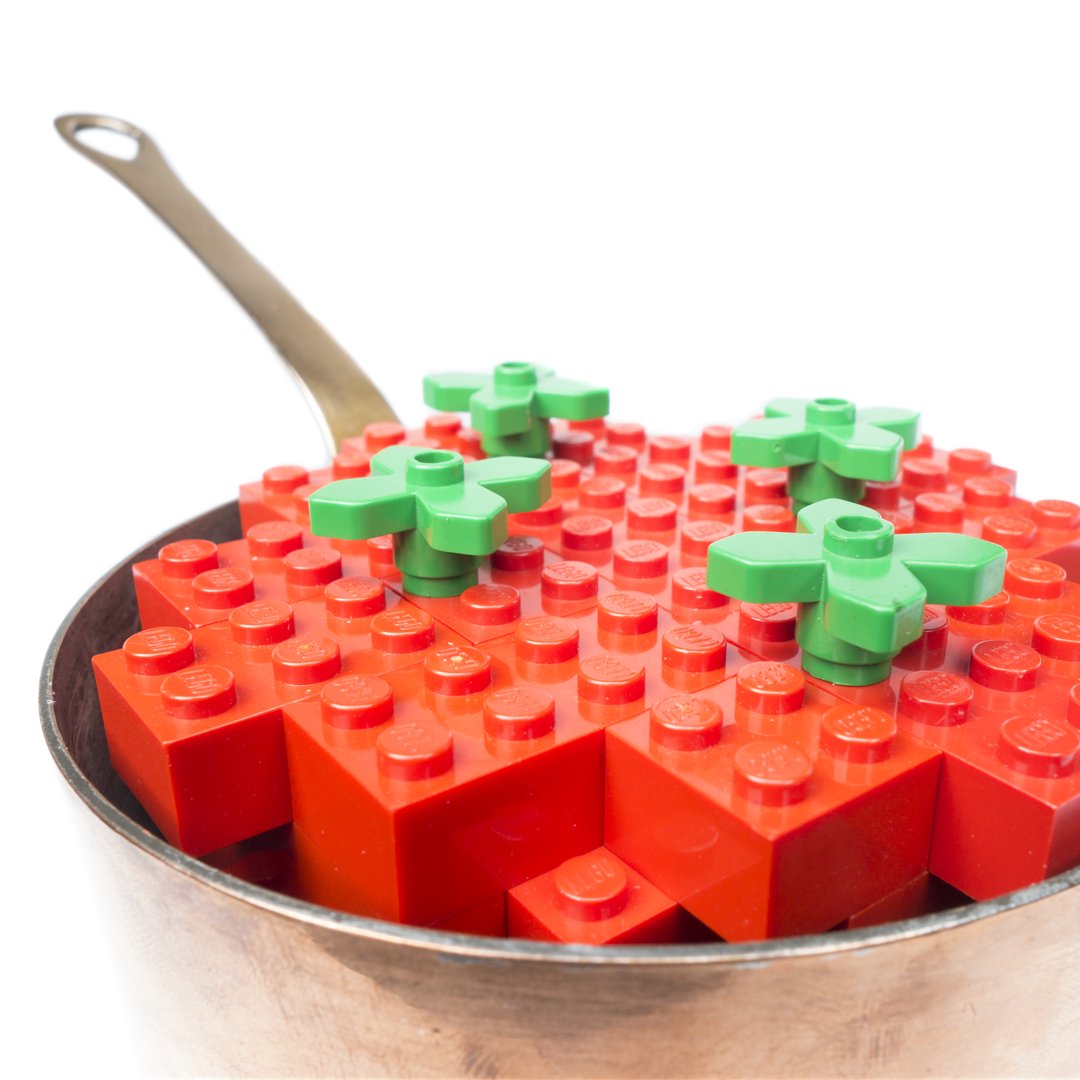 human_object's tweet photo. Human thing 1 or cooking tomato-basil bricks sauce in a beautiful copper saucepan. #art #comtemporaryart #humanthings #frenchart #lego https://t.co/rN9WbX5bXn
