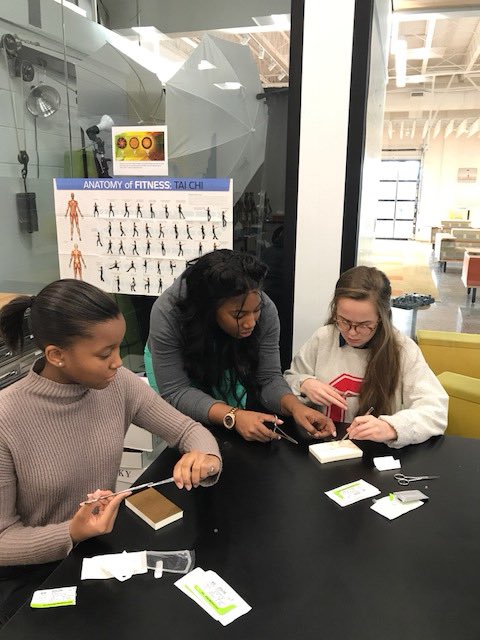 DMGrayMD's tweet photo. It’s beautiful to see med students as teachers. It’s even better to see how diversity drives excellence.

(Pic of @OhioStateMed students at @MetroHS Bodies Program) 

#WomenInMedicine #BlackMeninMedicine #ILookLikeASurgeon https://t.co/n9TSE0gCmG