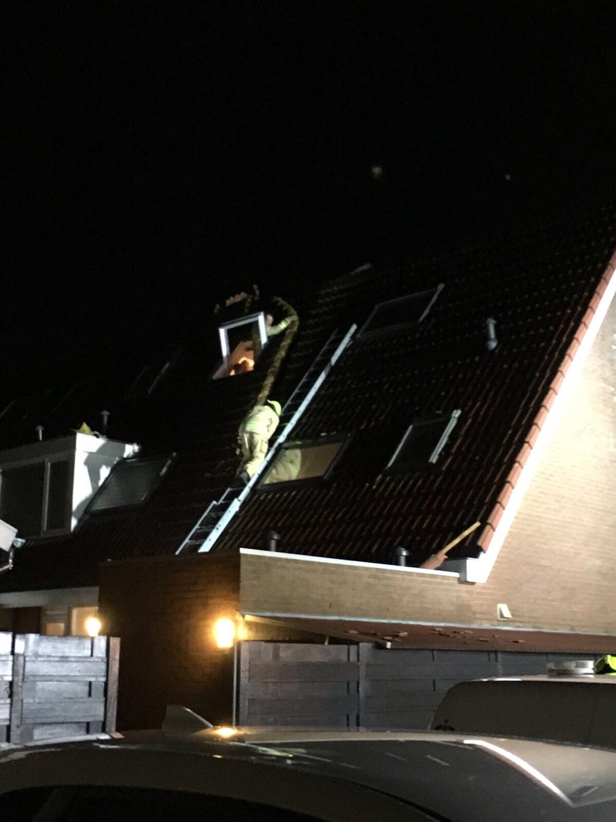 Ook wij hadden het druk vannacht. Eerst een assistentie Ambu en even daarna stormschade